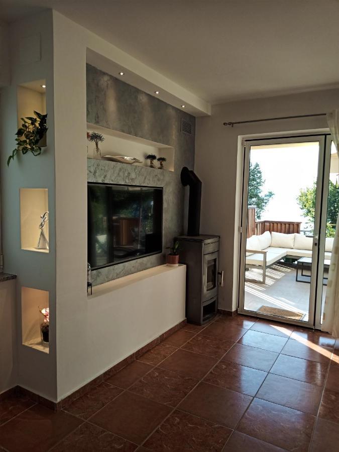 apartman Emili Malinska Exterior foto
