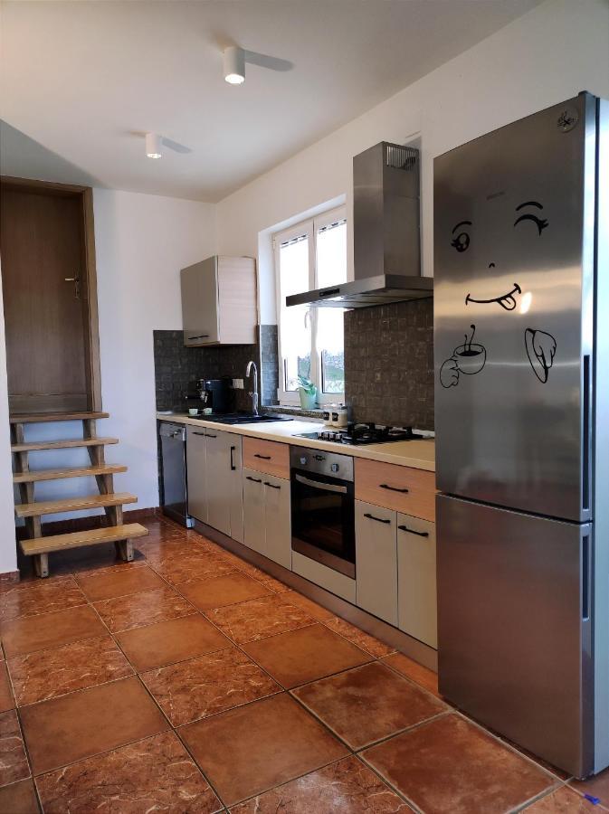 apartman Emili Malinska Exterior foto