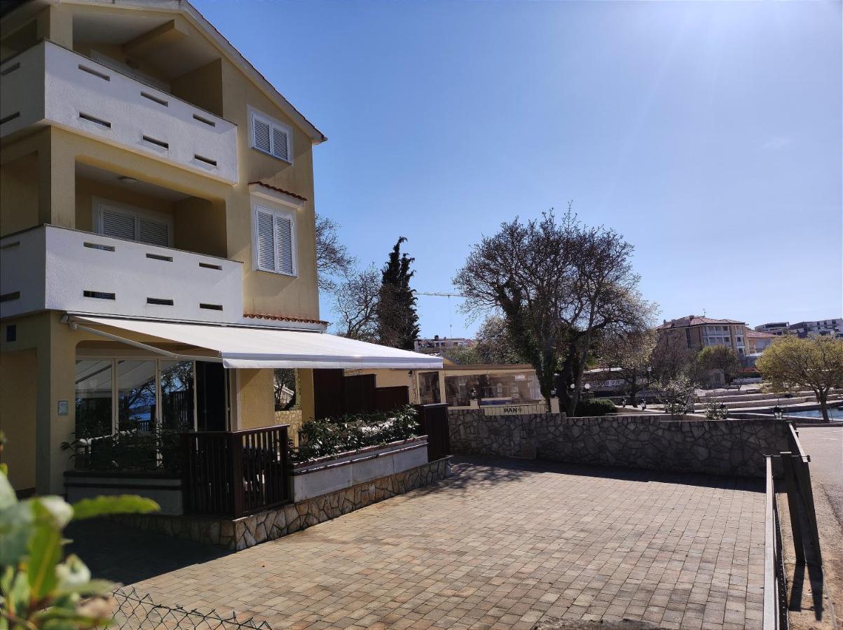 apartman Emili Malinska Exterior foto