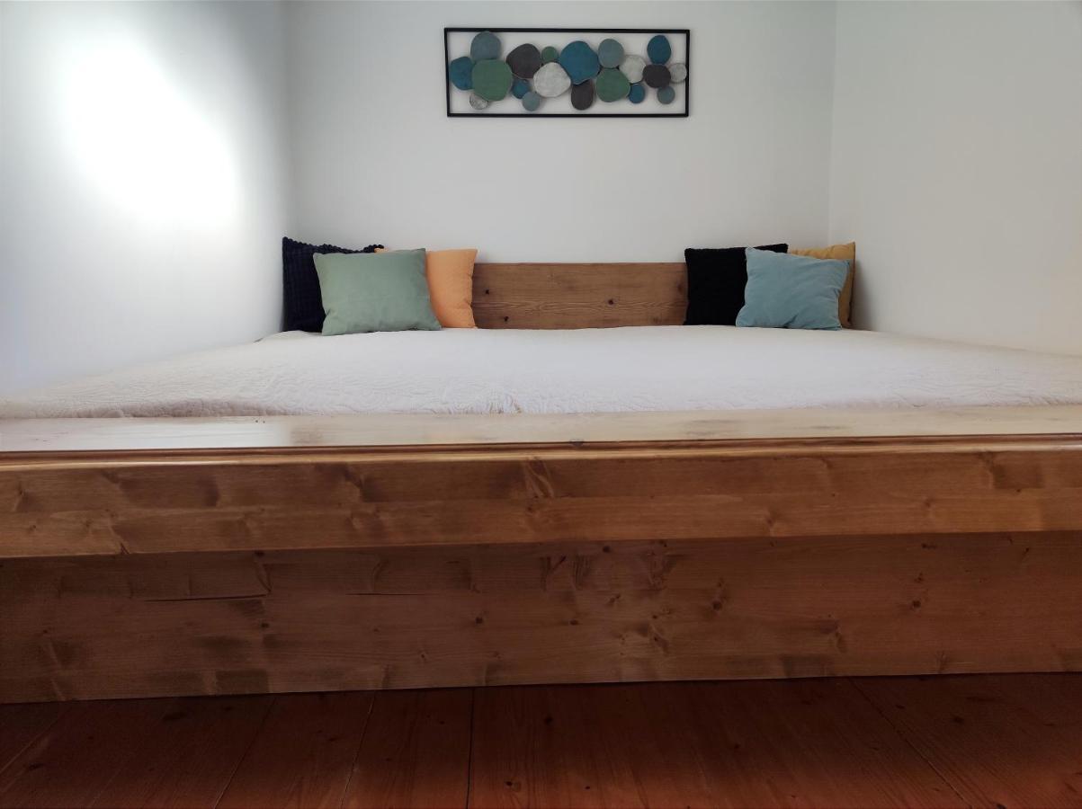apartman Emili Malinska Exterior foto