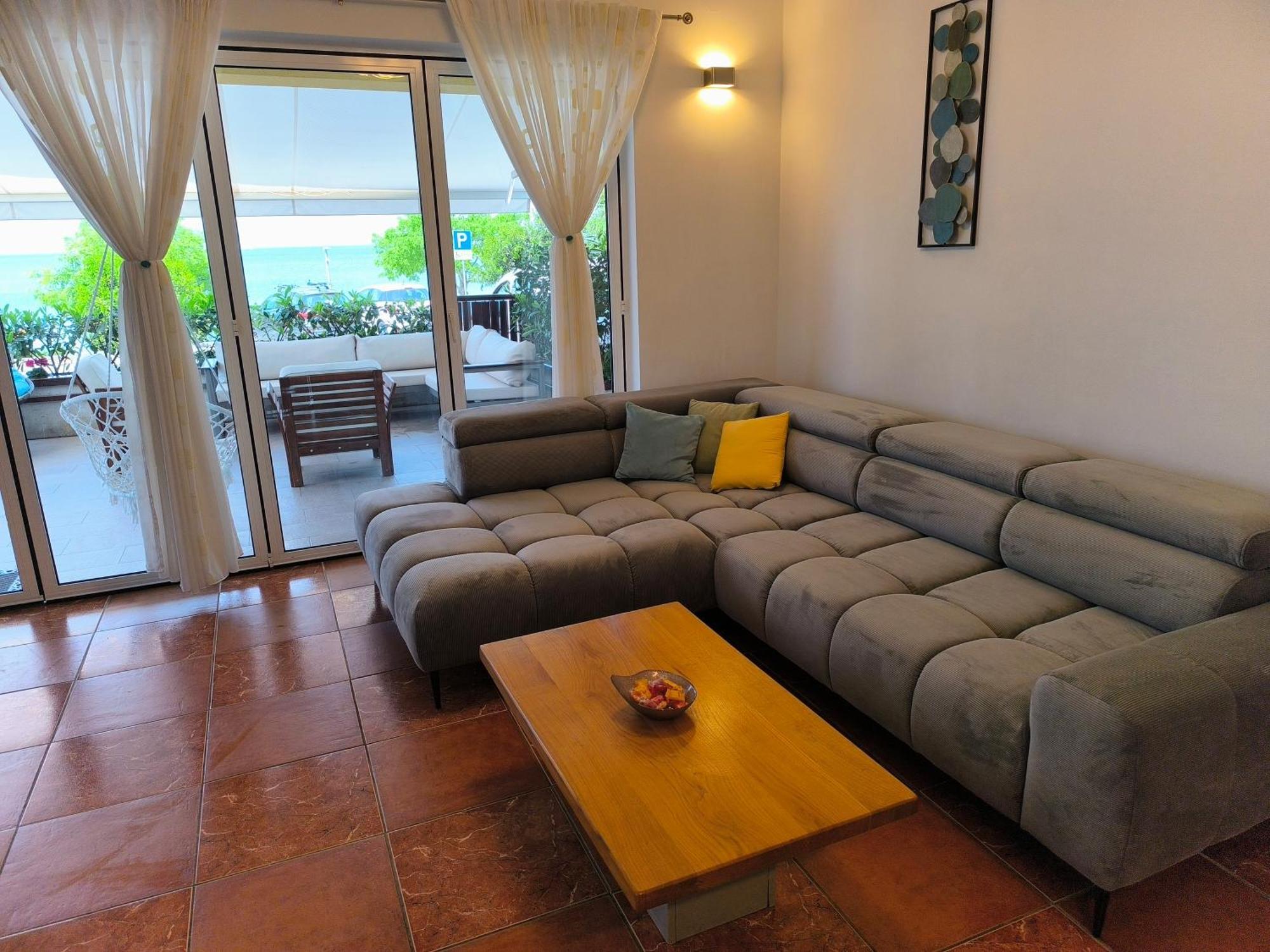 apartman Emili Malinska Exterior foto